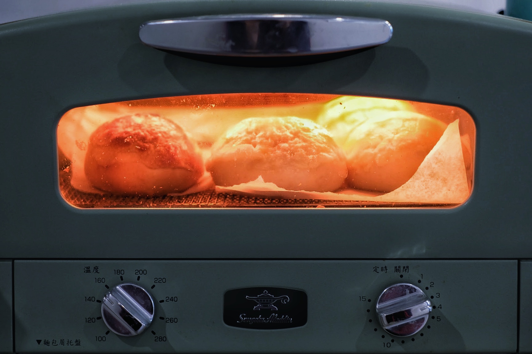 下港女子寫有路用的遊記 撐香港 在台北幫襯香港黃店 尋求像深水埗般的市井生活 捷運龍山寺站的港式餐廳 在在zoi Zoi 不可錯過的楊枝甘露